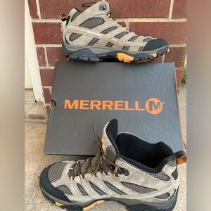 NEW - MEN’s - Merrell - Mid Height Hiking Boots ~ MOAB 2 Mid Vent